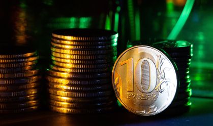 Sufocamento por sanções transformou Rússia em "pária financeiro", diz economista
