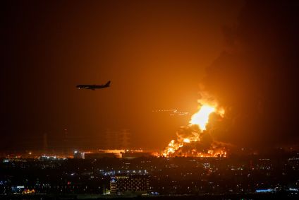 Incêndio atinge depósito de petróleo durante os treinos do GP de Fórmula 1 na Arábia Saudita