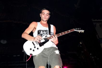 Tom Parker da banda The Wanted durante apresentação no Aragon Ballroom em Chicago, Illinois