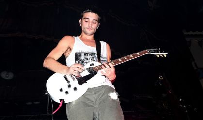 Tom Parker da banda The Wanted durante apresentação no Aragon Ballroom em Chicago, Illinois