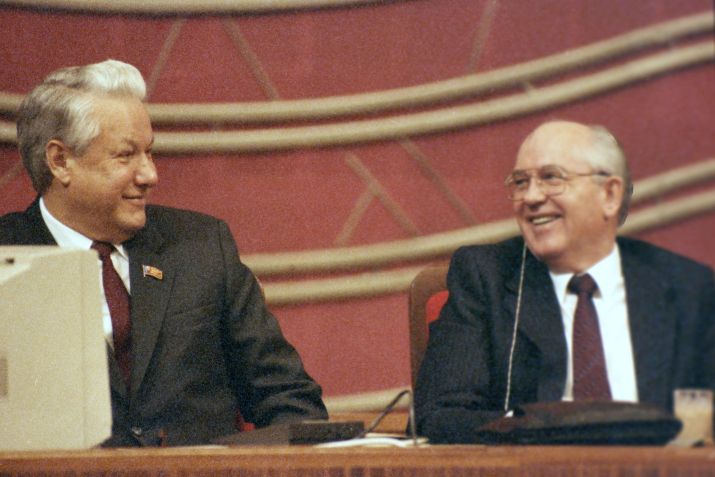 Presidente do Presidium do Soviete Supremo, Boris Yeltsin, e o presidente da União Soviética, Mikhail Gorbachev, durante uma sessão do Congresso dos Sovietes em Moscou, Rússia, em 21 de dezembro 1990. / Wojtek Laski/Getty Images