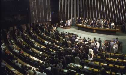 Congresso brasileiro se reúne para as eleições presidenciais de 1985