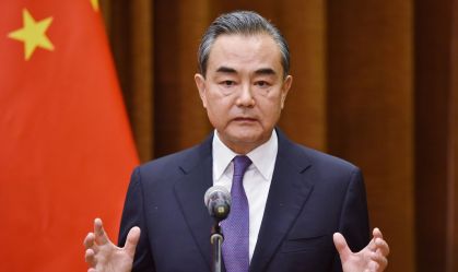 China está “do lado certo da história” na guerra da Ucrânia, diz chanceler chinês