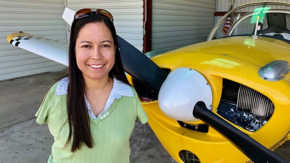 Jessica está liderando o Projeto 2025, que tem o objetivo de personalizar uma aeronave RV-10 para ser controlada com os pés / Foto: Jessica Cox/Reprodução Facebook