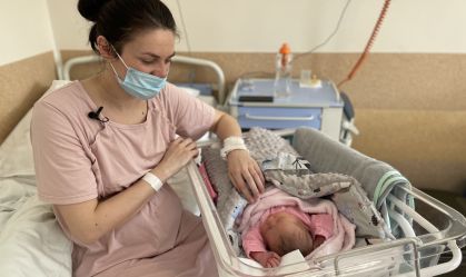 Ucranianas contam como fugiram para Polônia para dar à luz em país sem guerra