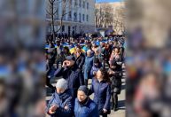 Rússia tenta depor governos de cidades ocupadas, mas enfrenta resistência ucraniana