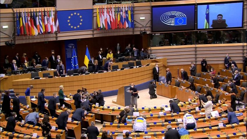 Parlamento europeu após discurso do presidente da Ucrânia, Volodymyr Zelensky / Foto: EBS+/Reuters