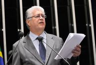 PT filia Roberto Requião e trabalha por ampla aliança no Paraná; conversas incluem PDT