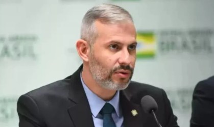 Novo ministro interino da Educação, presidente do PTB afastado e mais de 30 de março