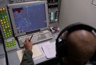 CNN embarca em avião de vigilância da Otan acima da fronteira polaco-ucraniana