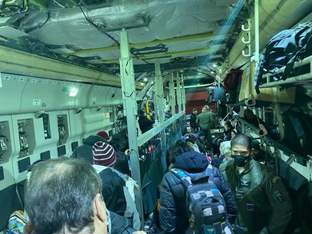 Avião da FAB saiu de Varsóvia com brasileiros resgatados da guerra na Ucrânia / Divulgação/ Ministério das Relações Exteriores