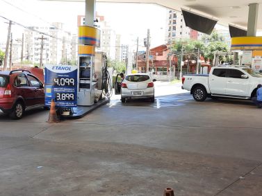 Posto em Ribeirão Preto (SP) já reajustam preço dos combustíveis no dia de anúncio da Petrobras