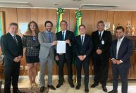 Bolsonaro e Ricardo Nunes assinam acordo de R$ 24 bilhões por Campo de Marte