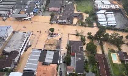 Promotoria pede à Justiça que Petrópolis desocupe escolas que se tornaram abrigos