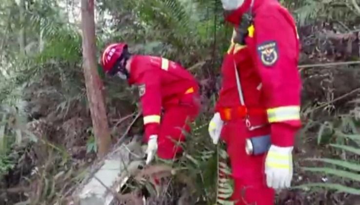 Bombeiros em operação de resgate em Guangxi Zhuang / Foto: China Central Television (CCTV)