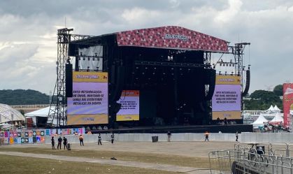 Lollapalooza retoma programação deste domingo após quase duas horas