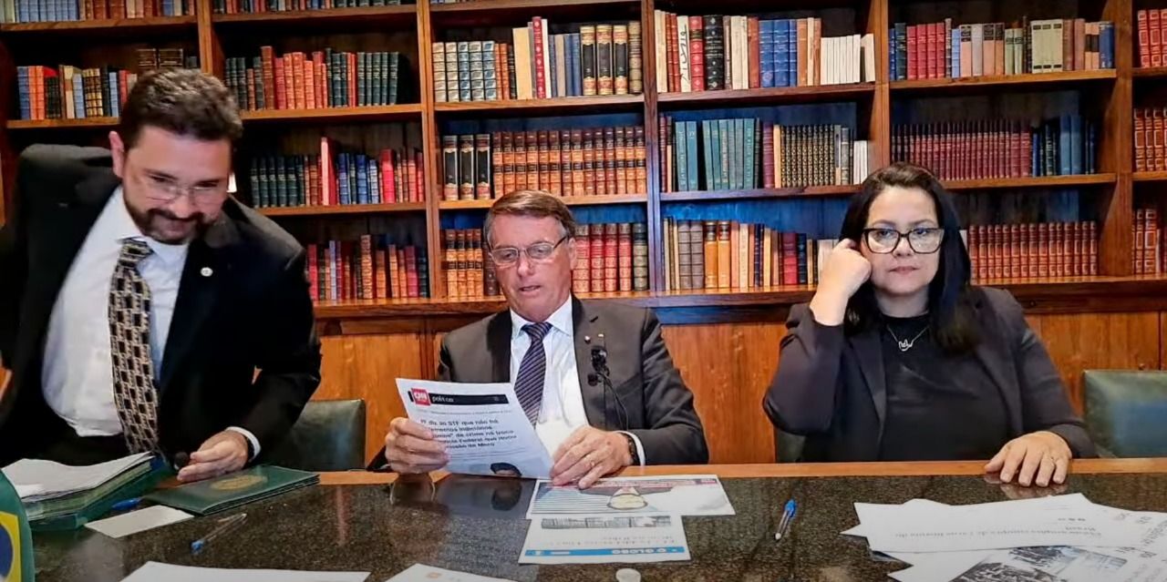 Durante live, presidente Jair Bolsonaro chamou Moro de "traíra" e "mentiroso" ao comentar relatório da PF que descartou crime na troca de comando da corporação em 2020