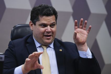 Senador Davi Alcolumbre é presidente da CCJ do Senado
