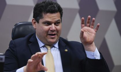 Presidente da CCJ, Alcolumbre diz à CNN que não há previsão para votar PEC no Senado