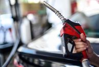 Encher o tanque do carro pode custar mais de R$ 1 mil, aponta levantamento