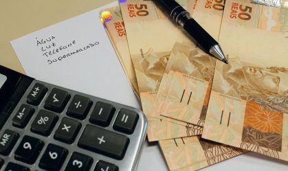 Taxa de juros no empréstimo pessoal cai em maio; compare bancos