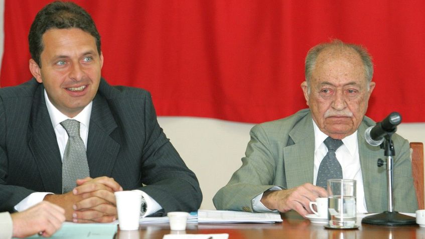 O então ministro da Ciência e Tecnologia, Eduardo Campos, e o ex-governador de Pernambuco Miguel Arraes, seu avô, em encontro em 2004 / Estadão Conteúdo