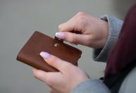 Maioria dos brasileiros tem três ou mais cartões de crédito, diz Serasa