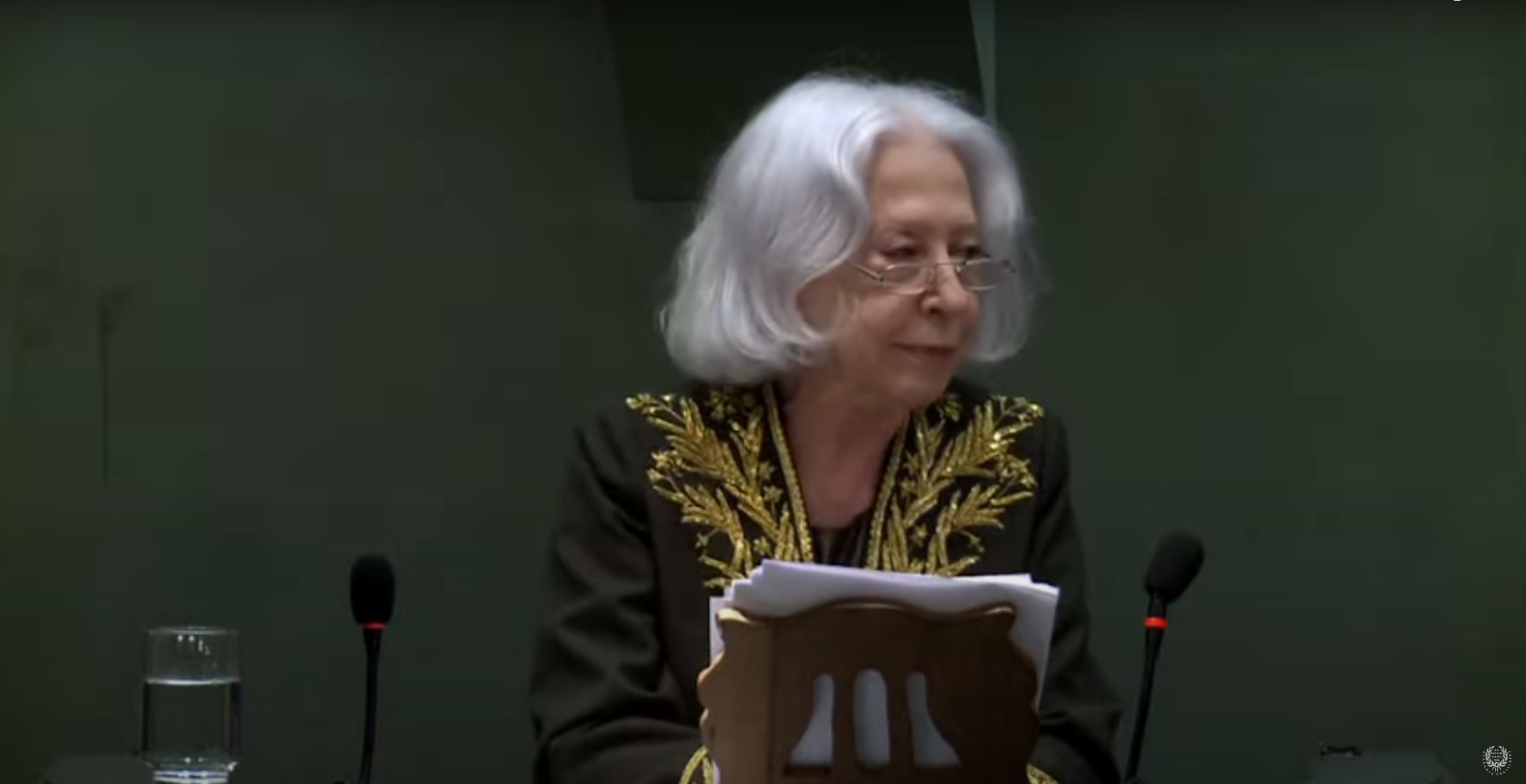 Fernanda Montenegro discursa em cerimônia de posse na Academia Brasileira de Letras