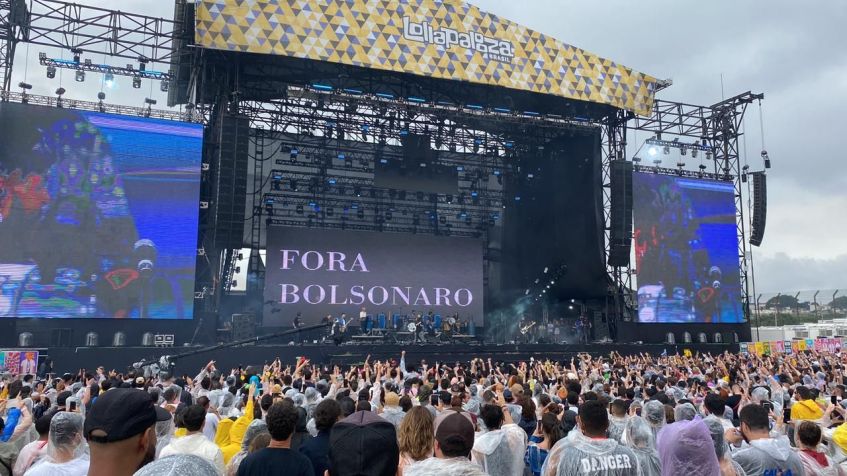 Banda Fresno projeta mensagem e diz 'fora, Bolsonaro' no Lollapalooza ao abrir último dia do evento / Léo Lopes/CNN