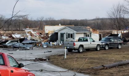Tornado mata sete pessoas, incluindo duas crianças, nos Estados Unidos