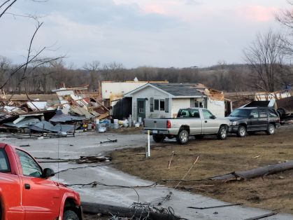 Casas destruídas em Iowa, Estados Unidos, após passagem de tornado
