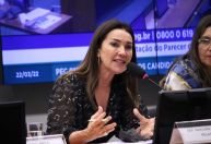 Comissão aprova PEC que libera partidos da cota mínima de recursos às mulheres nas eleições