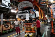 Produção industrial recua 0,1% em novembro, diz IBGE