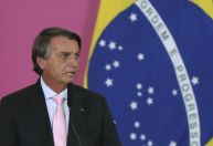 Bolsonaro sanciona lei que prevê retorno de grávidas ao trabalho presencial