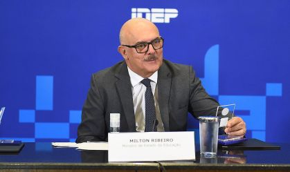 PF suspende e afasta delegado que prendeu ex-ministro Milton Ribeiro