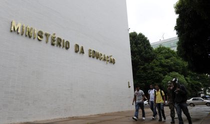 Governo prepara ação no STF para barrar CPI do MEC