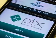 Perdas com fraudes no Pix crescem 70% em 2024, mostram dados do BC