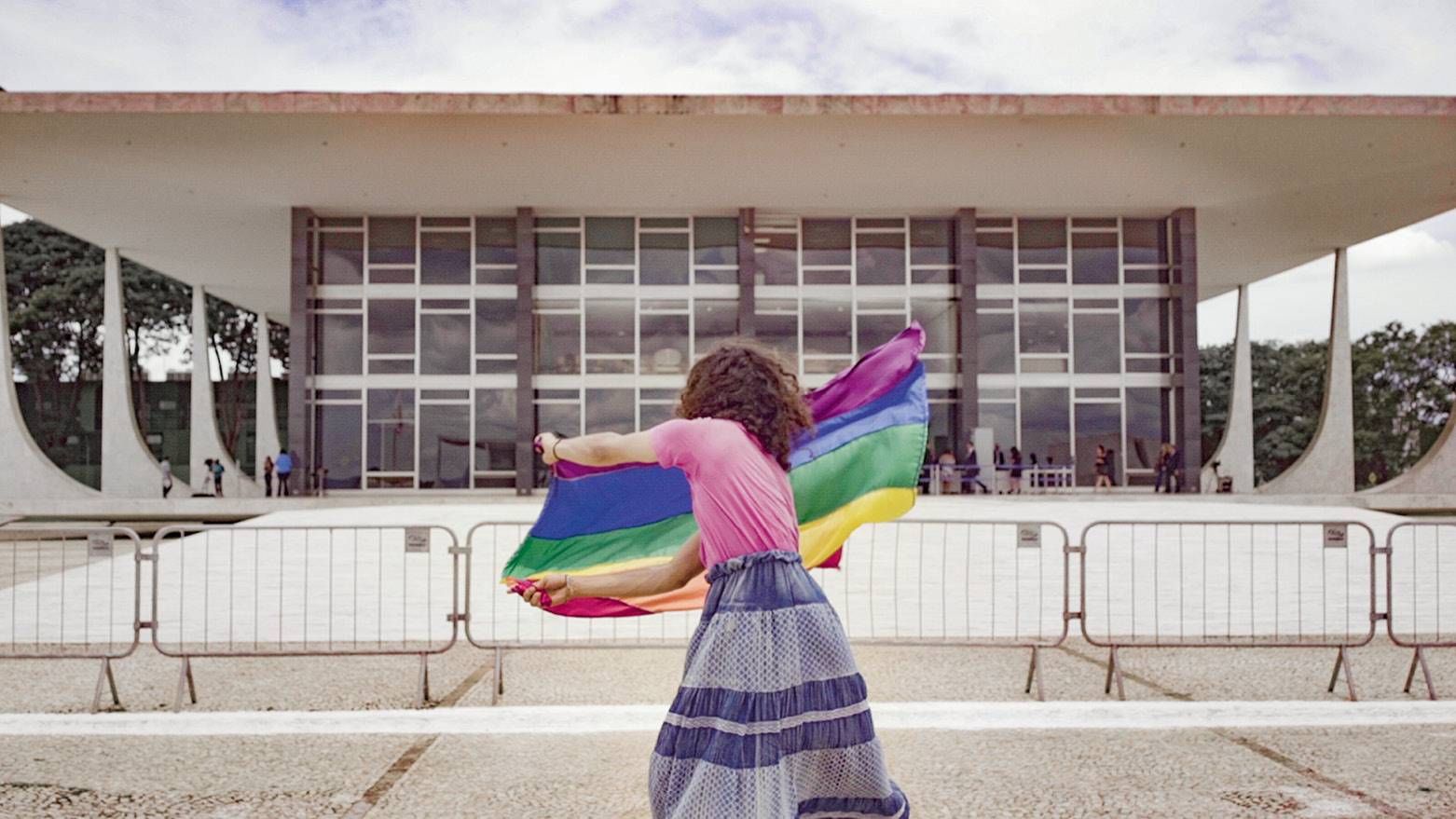 Organizações não-governamentais como a #VoteLGBT tentam fortalecer candidaturas e propostas da comunidade nas eleições deste ano