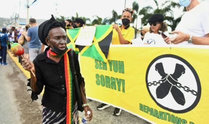 Príncipe William e Kate Middleton são recebidos com protestos no Caribe