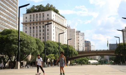 Estado de São Paulo decidirá flexibilização no uso de máscaras na quarta-feira (9)