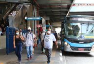 Prefeitura de São Paulo recomenda uso de máscara em ambientes fechados