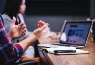 Semana com 4 dias de trabalho será testada no Brasil ainda neste ano; entenda iniciativa