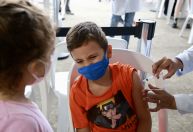 Brasil chega a 56,5% das crianças vacinadas com a primeira dose contra a Covid-19