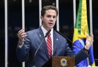 Presidente em exercício do Senado elogia presença de militares em ato do 8/1