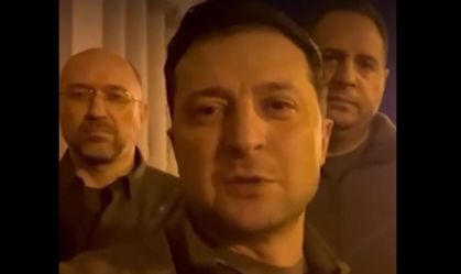 Vídeos caseiros de Zelensky falados em russo viram arma contra Putin
