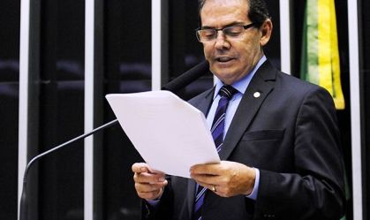 Sindicato diz que deputado que alega desconto ilegal não pediu desfiliação