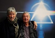 Pink Floyd une forças com cantor ucraniano ferido em nova música
