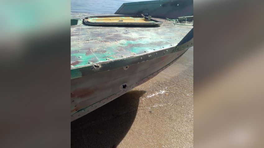 Buracos de bala ou estilhaços são retratados no barco que foi atacado / Anton Gerashchenko