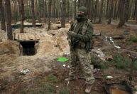 Acampamento abandonado em floresta perto de Kiev expõe horrores da invasão russa