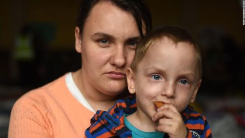 Lyudmyla Sobchenko com seu filho Nazar, de 3 anos